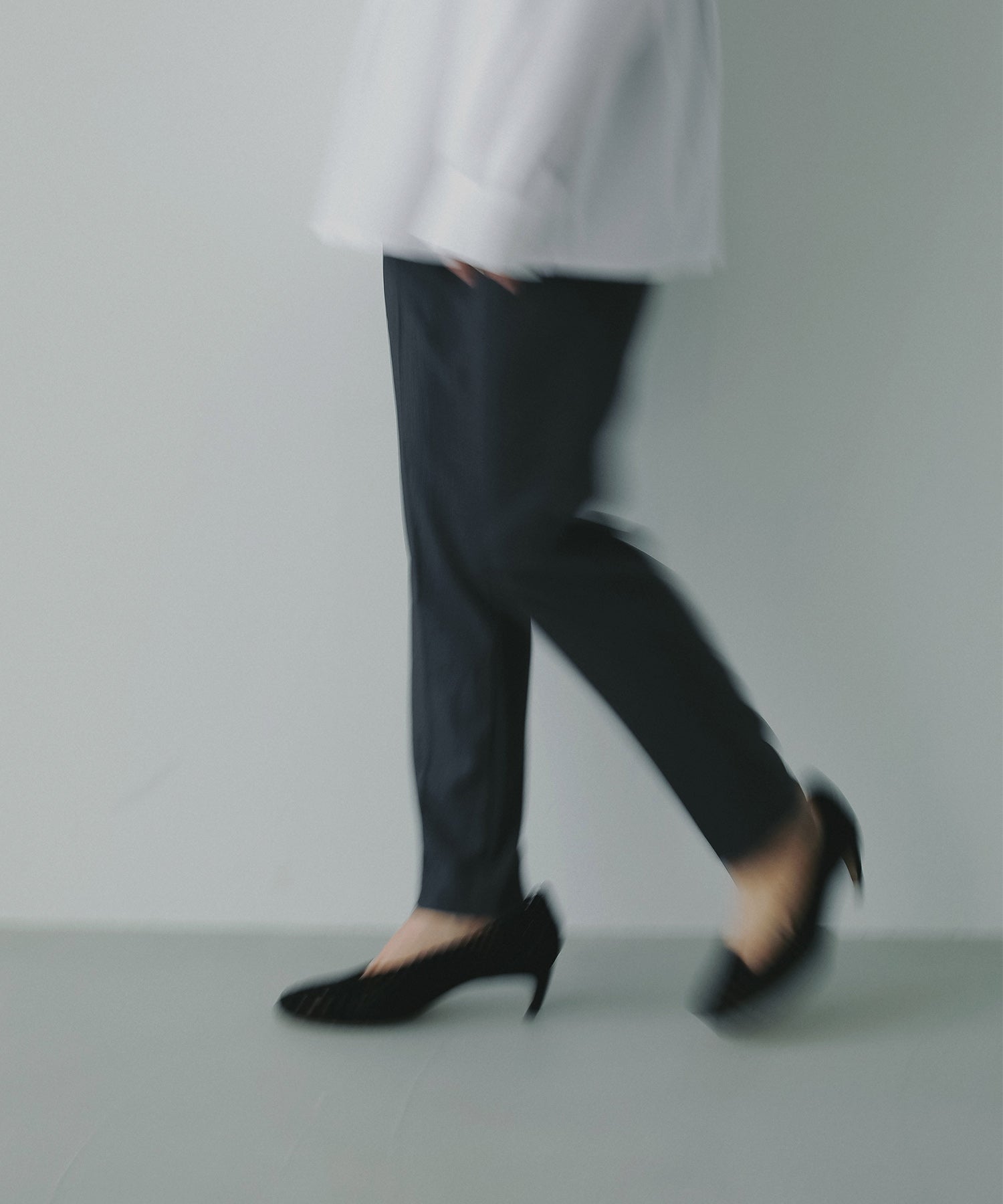 ストレッチテーパードパンツ