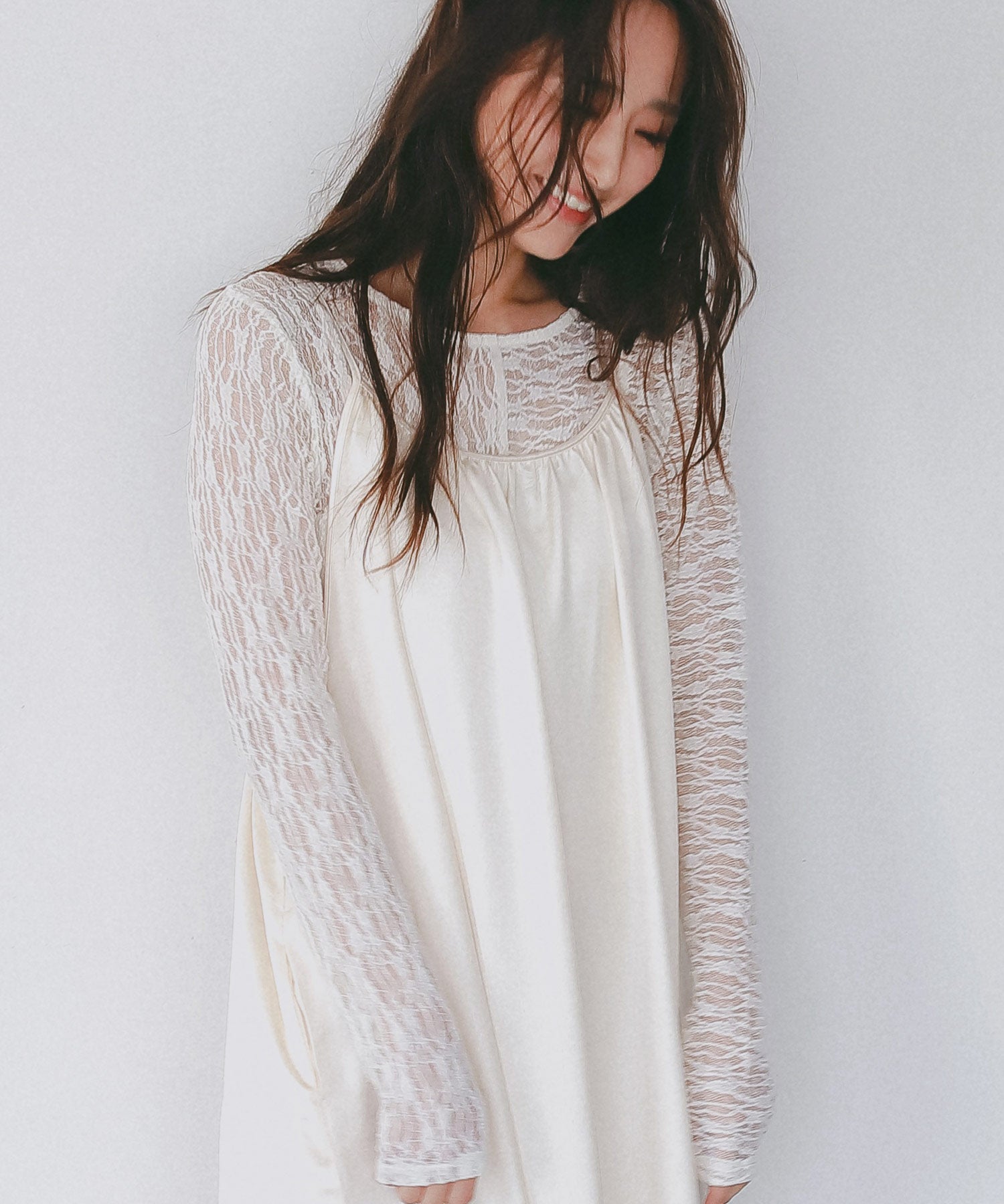 ストレッチシアーレース長袖トップス