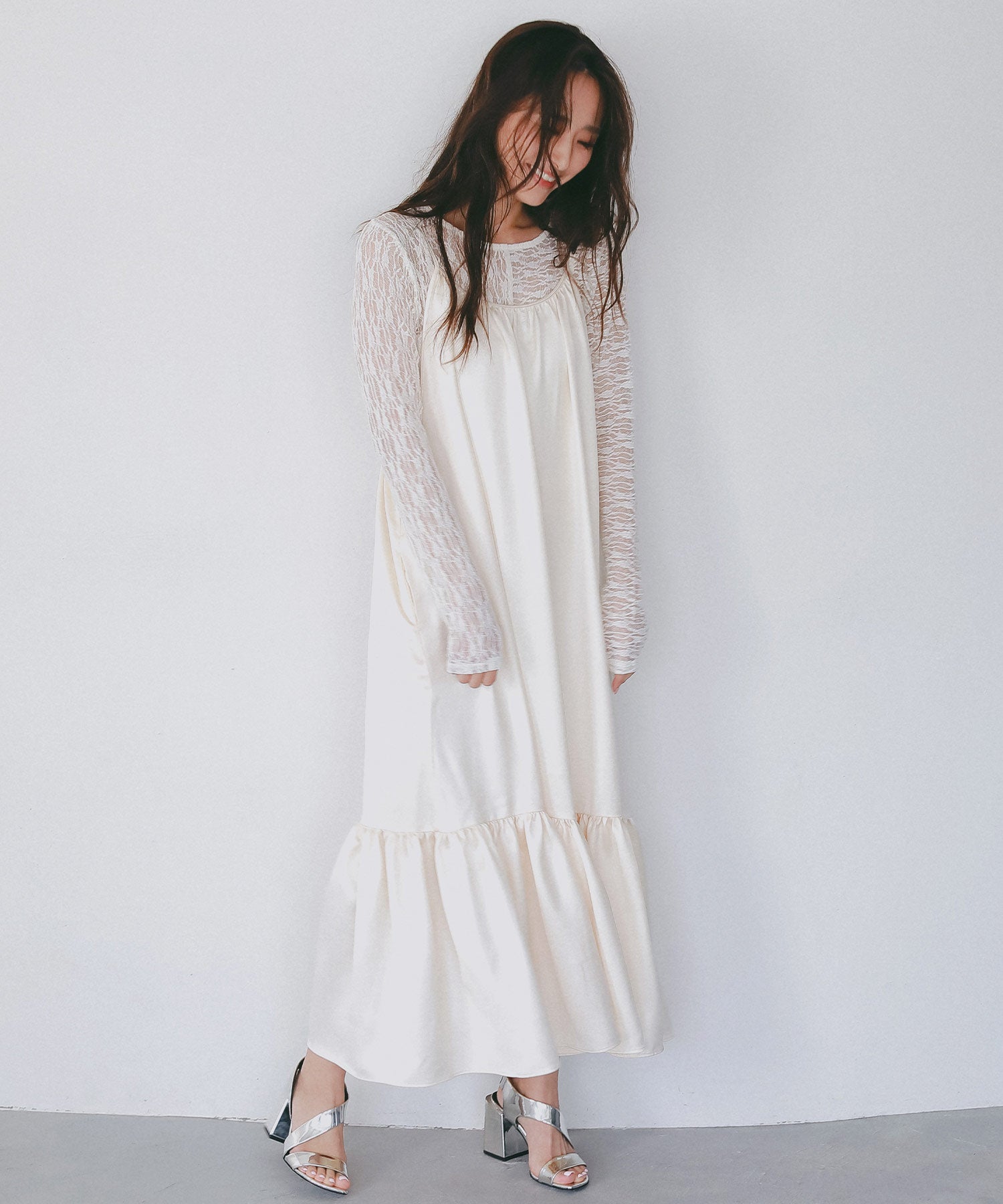 2月上旬お届け】レザーライク キャミソールワンピース｜AJUGA