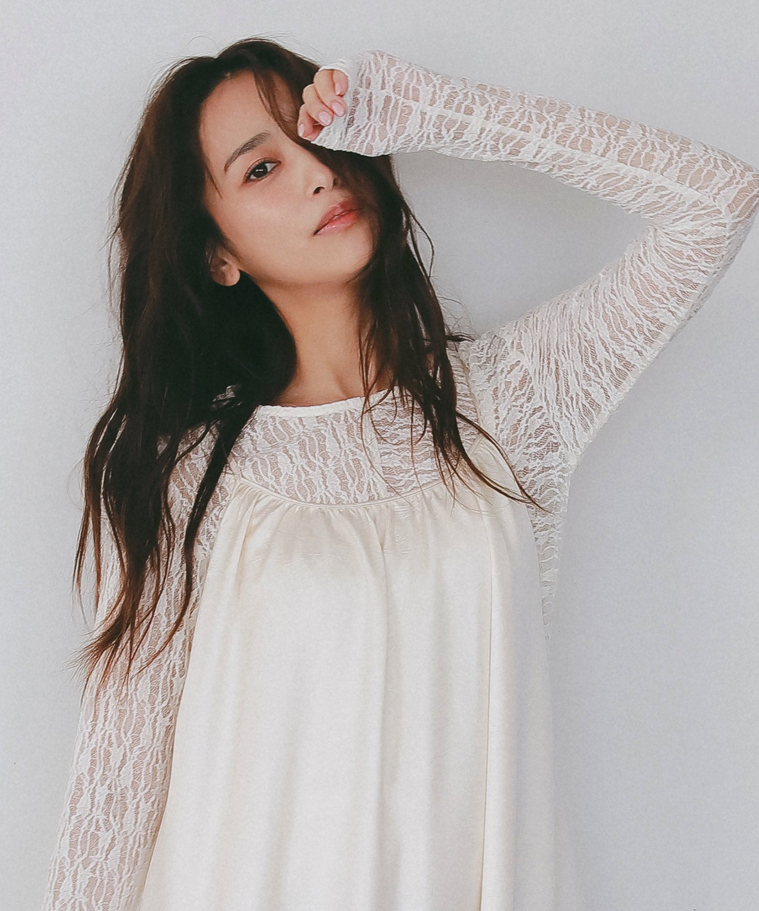 ストレッチシアーレース長袖トップス