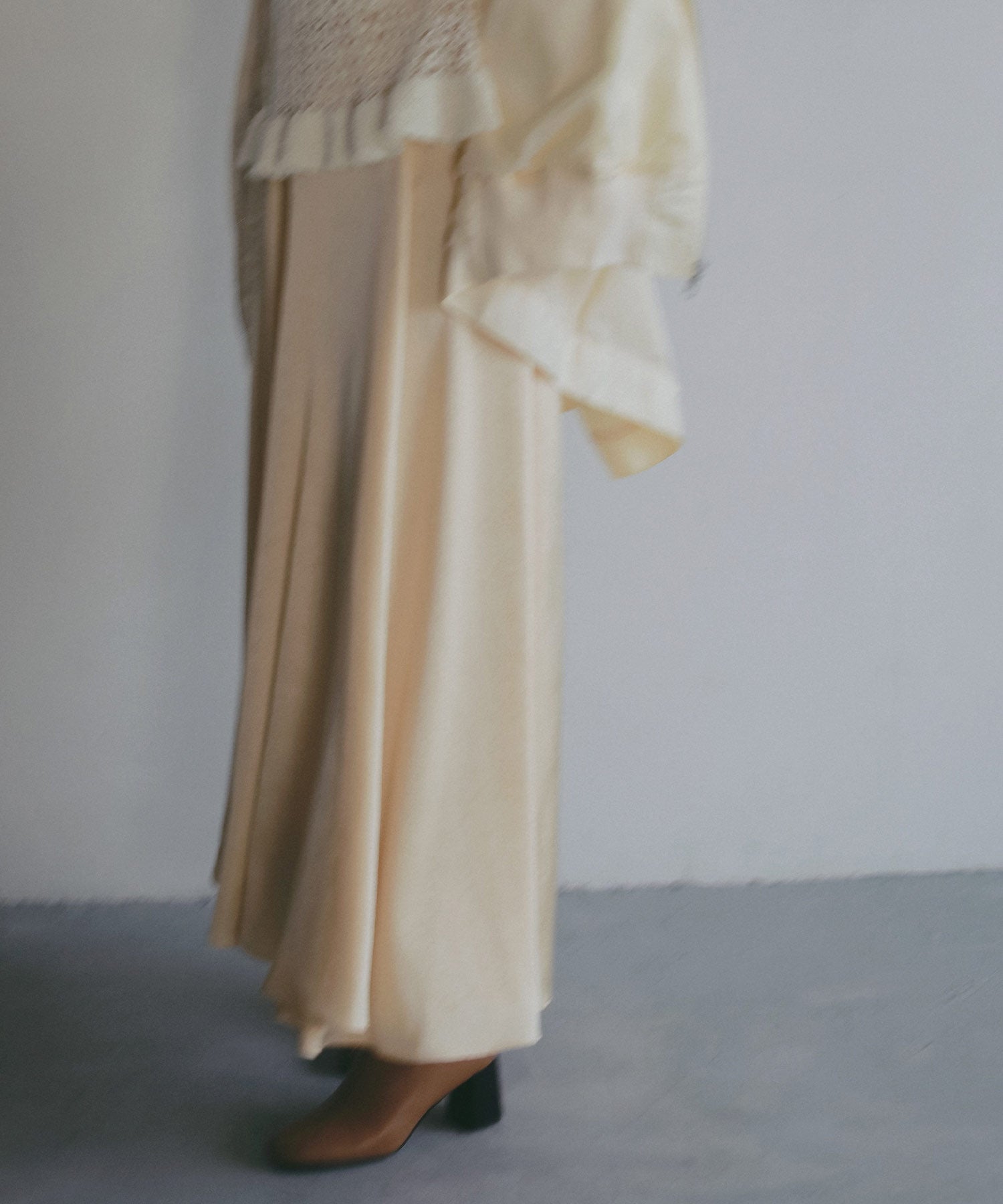 スムースサテンフレアスカート