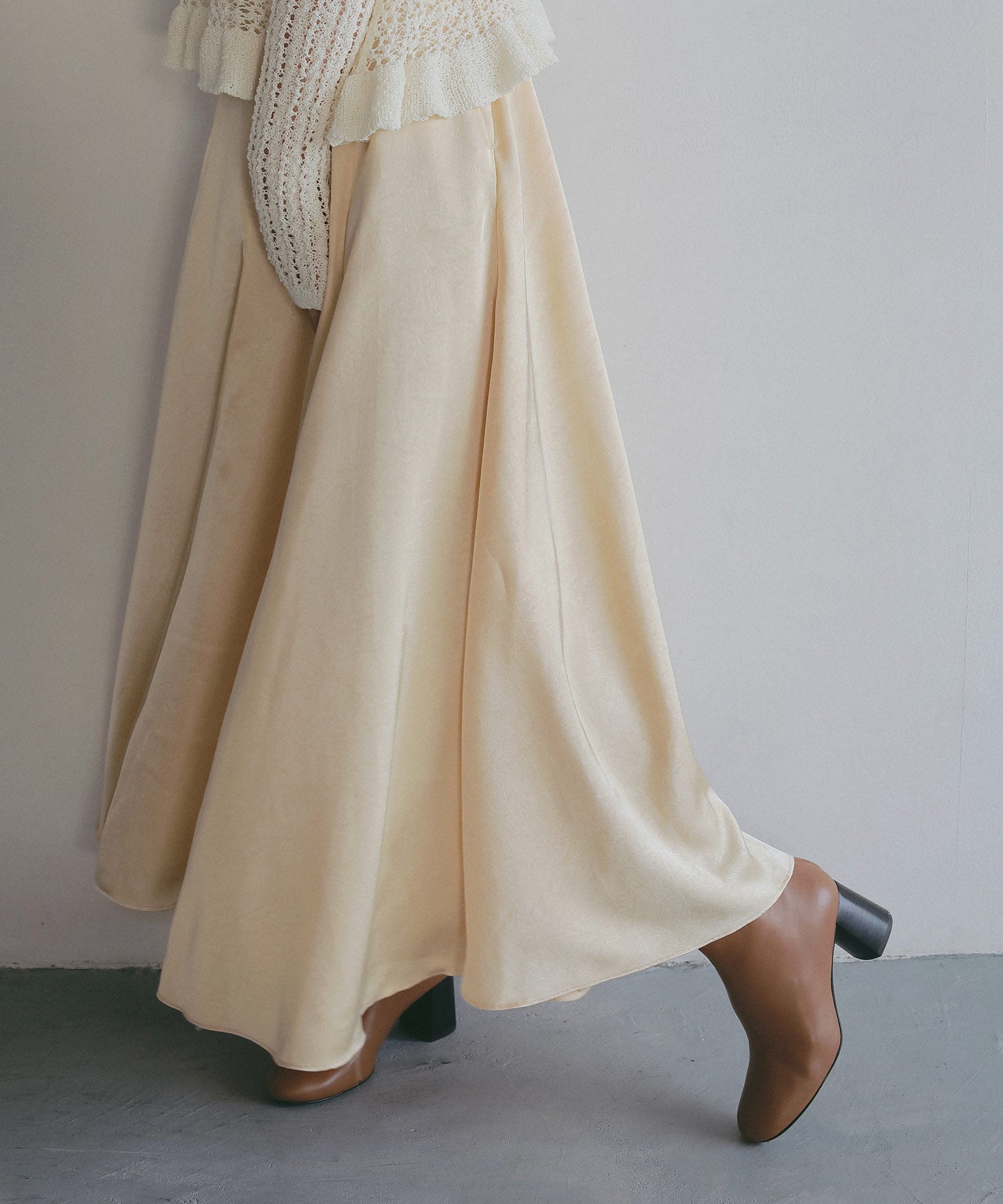 スムースサテンフレアスカート