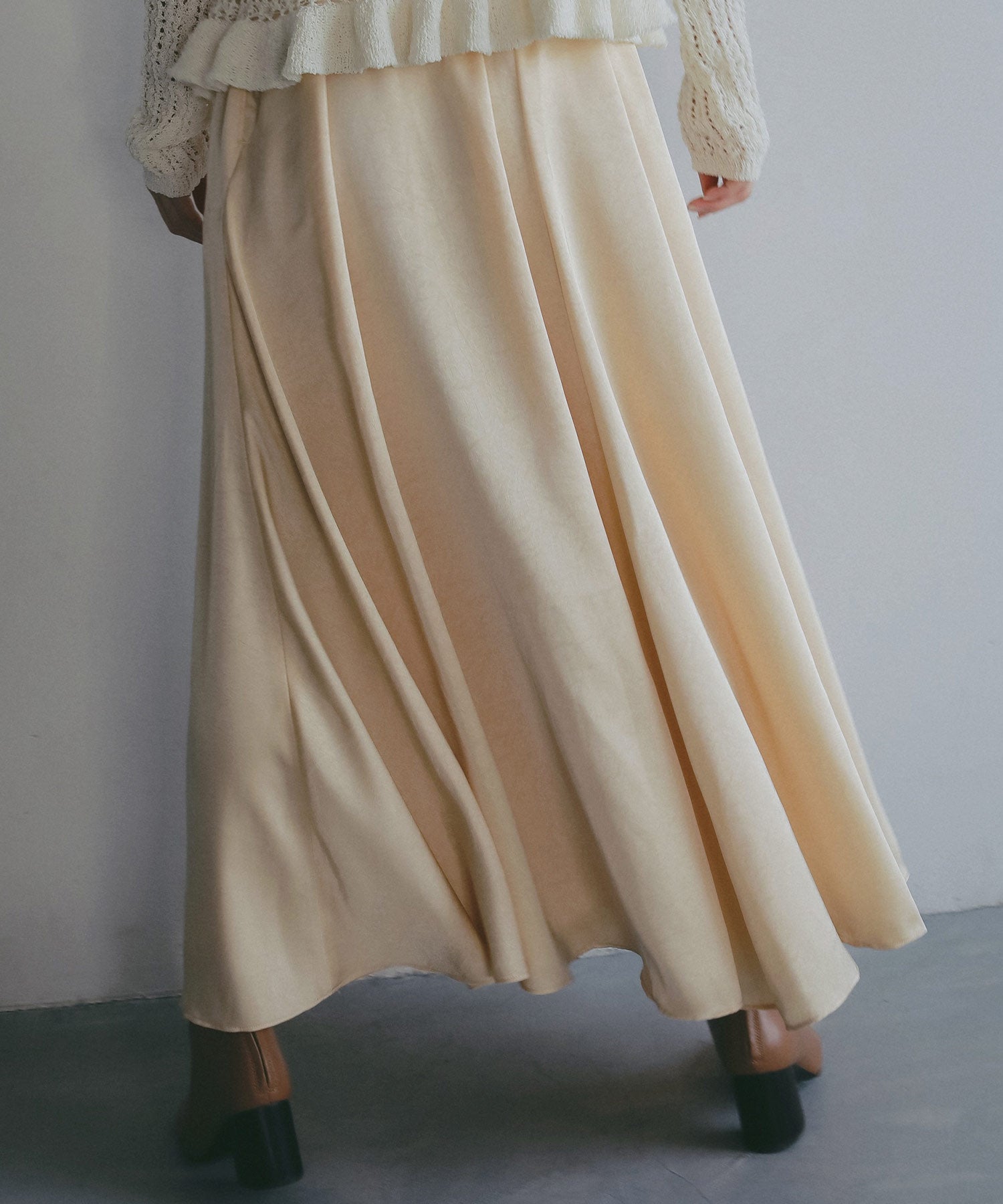 スムースサテンフレアスカート