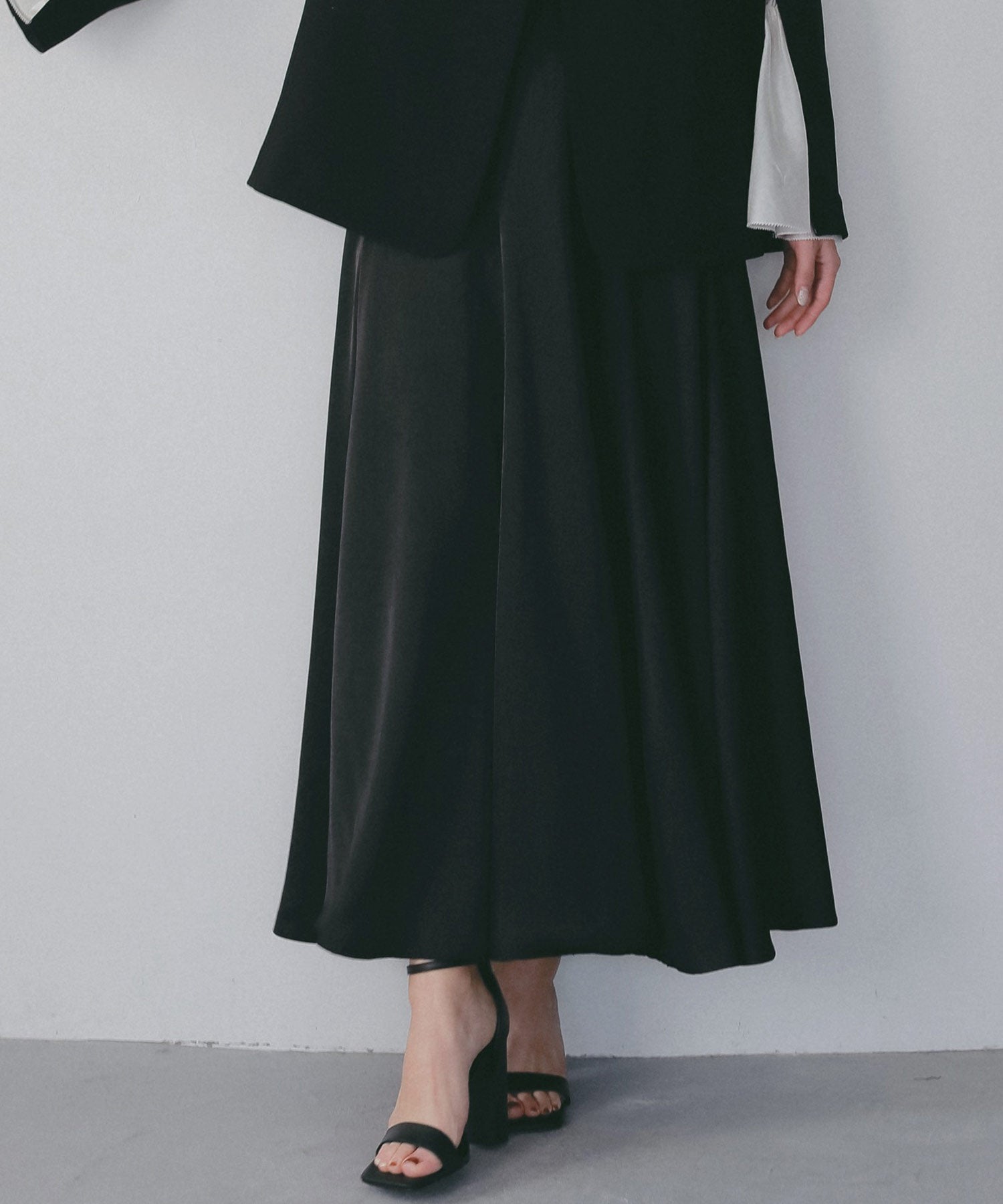 スムースサテンフレアスカート