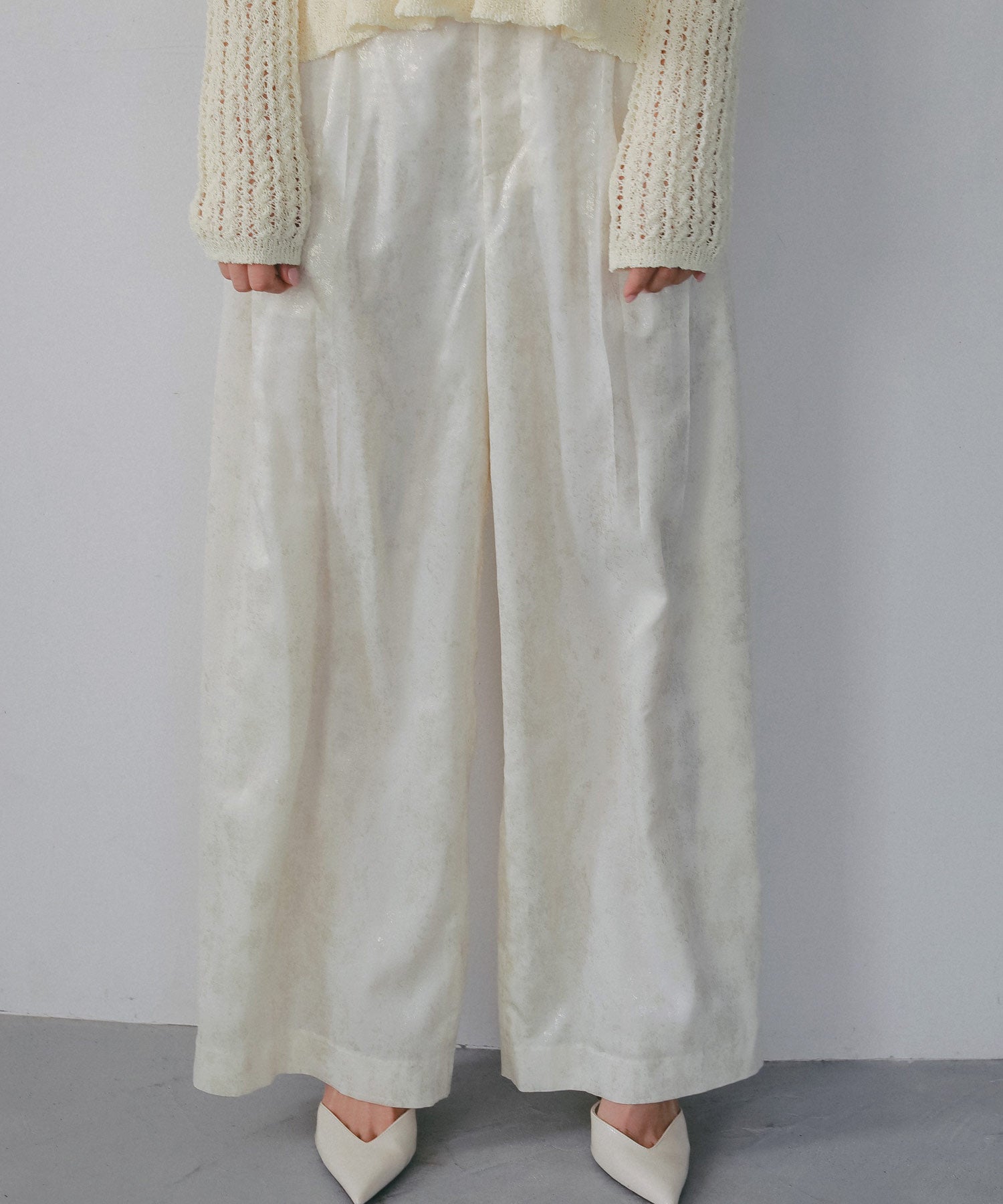 箔プリントタックパンツ