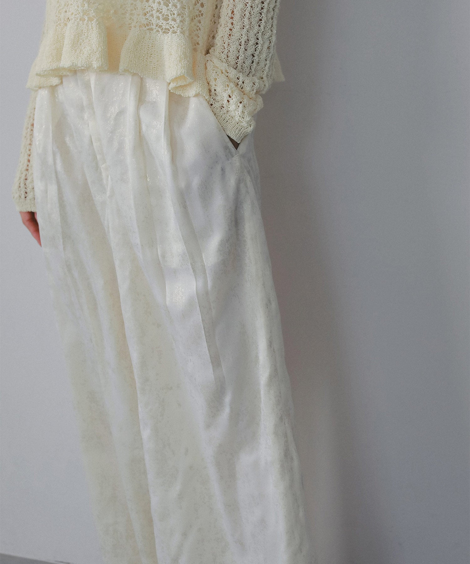 箔プリントタックパンツ