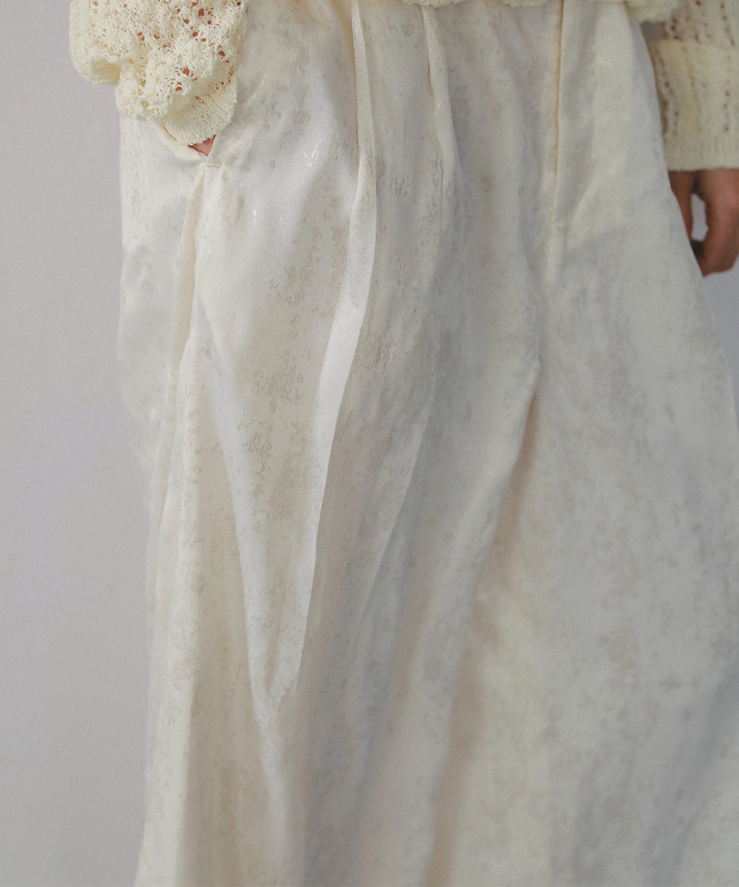 箔プリントタックパンツ