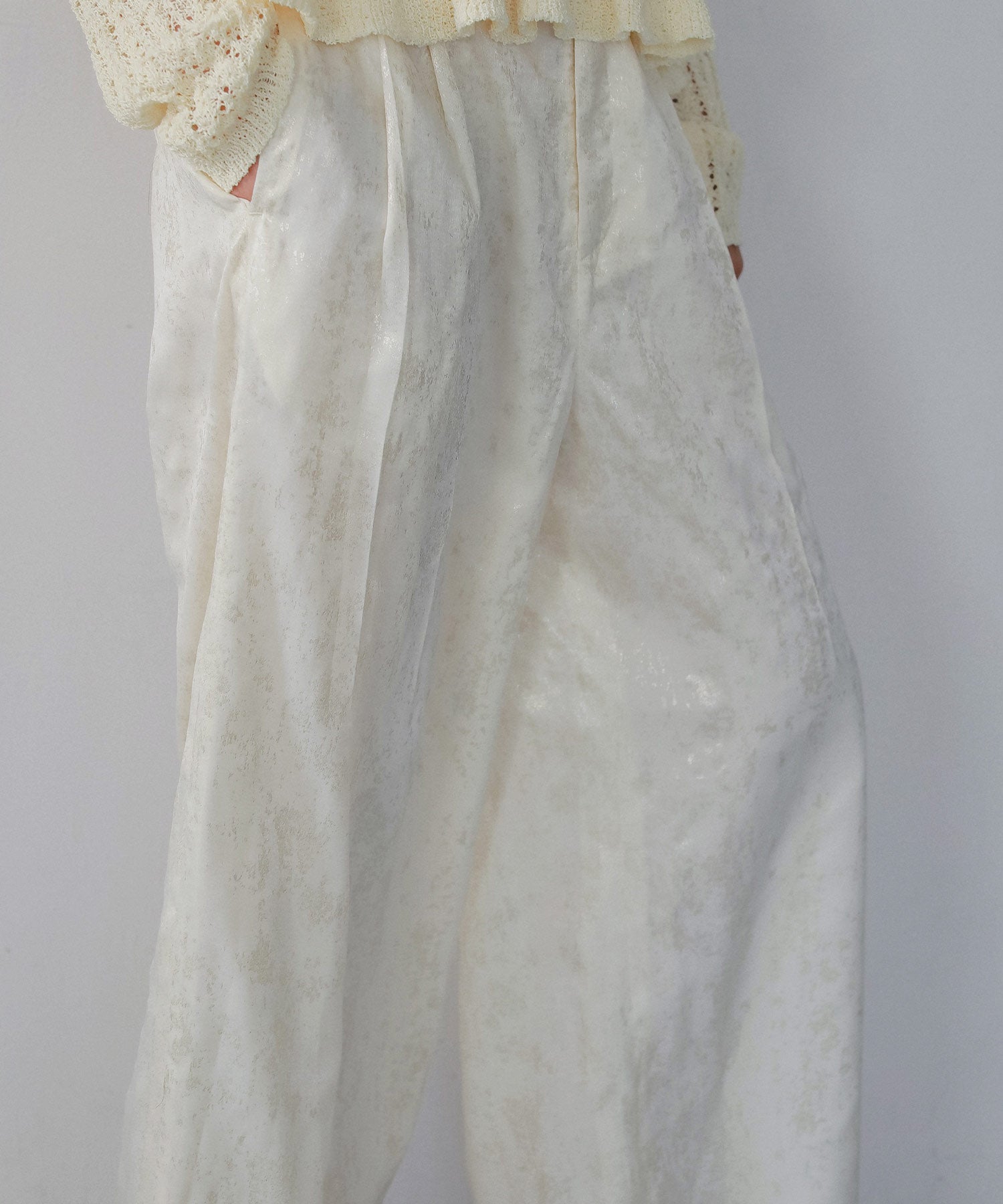 箔プリントタックパンツ