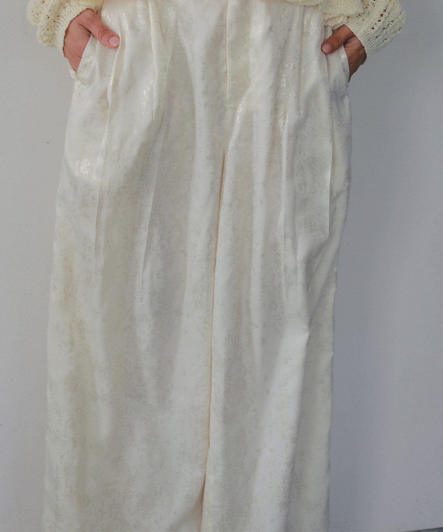 箔プリントタックパンツ