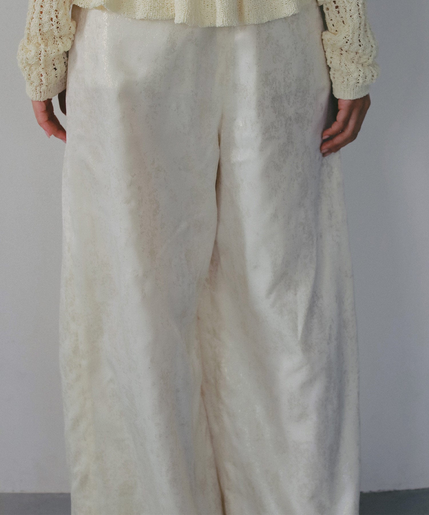 箔プリントタックパンツ